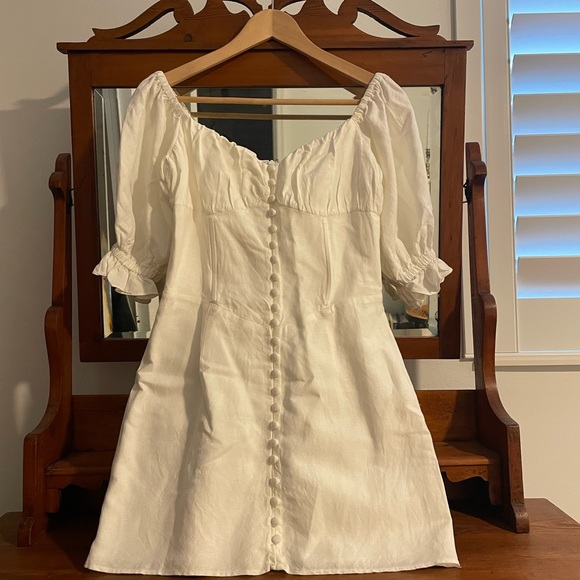 Elegant White Off-Shoulder Dress - Picture 4 of 6